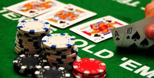 Tampilan dealer langsung togel62 di aplikasi mobile menampilkan meja baccarat dengan streaming multi-kamera.